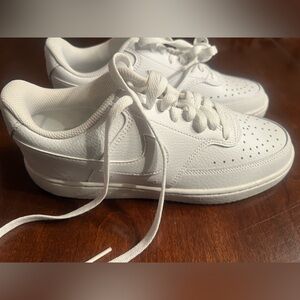 Nike court vision low size 7- new without box